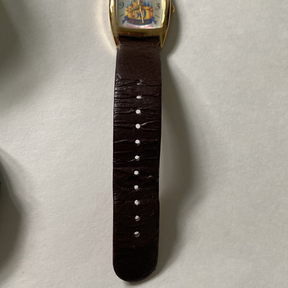 Vintage Disneyland 50th anniversary watch in tin - Picture 8 of 17